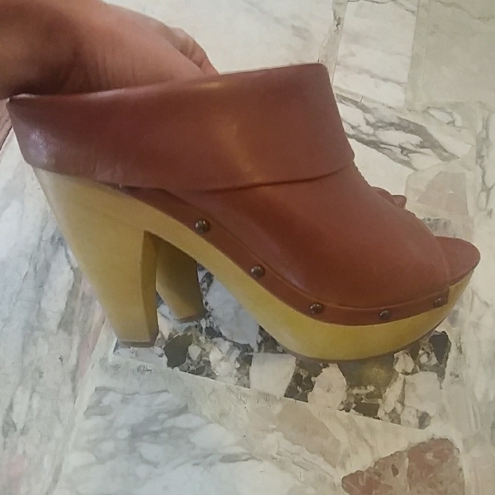Cognac high heeled open toed clog sandals
